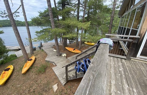Val-des-Monts Cottage | Waterfront Paradise on Private Point
