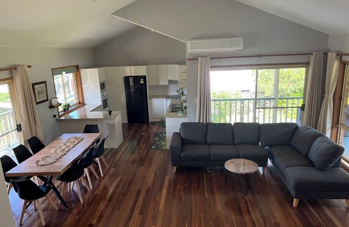 Dora Creek House | Waterfront Paradise Free Boating Fishing