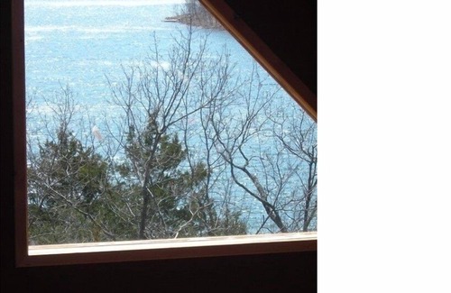 Sylvan Shores Cabin | Waterfront Paradise, Log Cabin on Beaver Lake minutes from Eureka Springs!