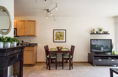 Old Town Chinatown Condo | Waterfront Pearl - Beautiful decor, perfect views!