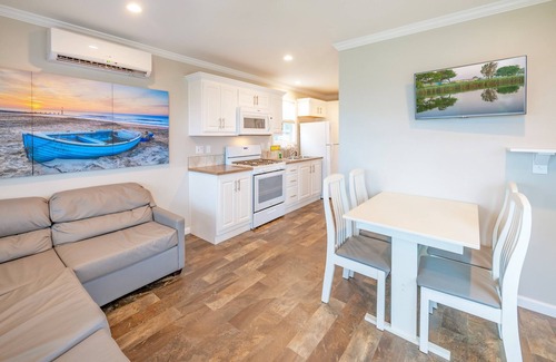 Coinjock Cottage | Waterfront Pet-friendly Cabin in Currituck Sound Campground (WF37)