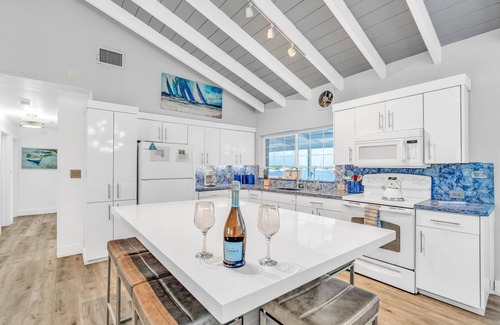 Marathon House | Waterfront, Pool, Dock, Kayaks & Stunning Views