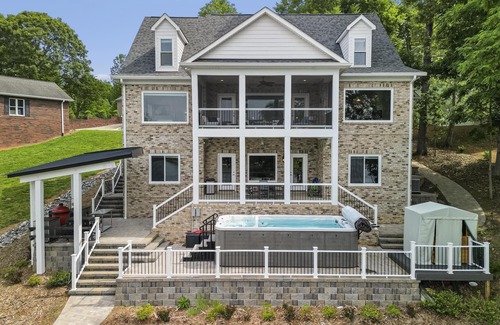 Barium Springs House | Waterfront Pool Outdoor Kitchen Sauna BOAT AVAIL