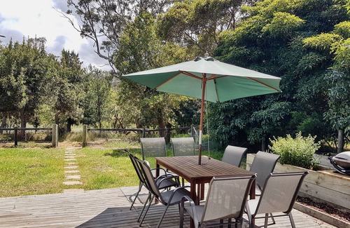 Banksia Peninsula House | Waterfront Property with Private Jetty in Bushland Setting