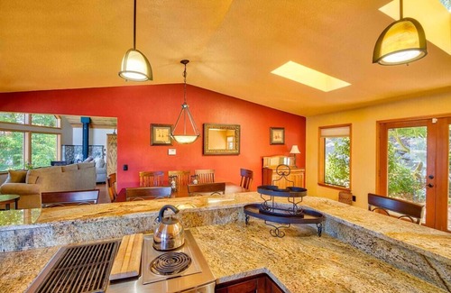 Shelton House | Waterfront retreat on Hammersley Inlet, 3-bedrooms, sleeps 8, with AC
