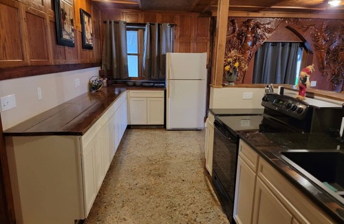 St. Joseph Cabin | Waterfront Rock Shower Suite w/Sunset View Room!