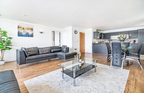Canning Town South Apartment | WATERFRONT SERENITY- Modern 2-Bedroom Apartment Near Excel London.