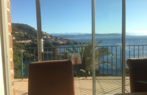 Theoule-Superieur Apartment | Waterfront, spectacular view, 4p residence. terrace, quiet, private road, parking
