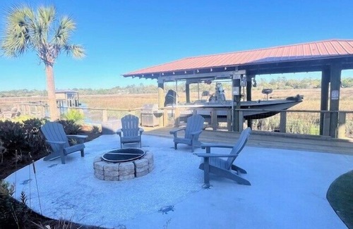 Epworth Acres House | Waterfront Splendor! 5 Bedroom on the river. 2 month minimum.