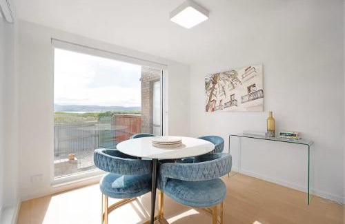Sandy Bay House | Waterfront Stay at Nutgrove Beach