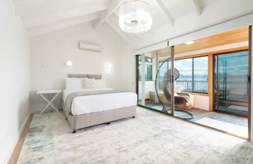 Sandy Bay House | Waterfront Stay at Nutgrove Beach