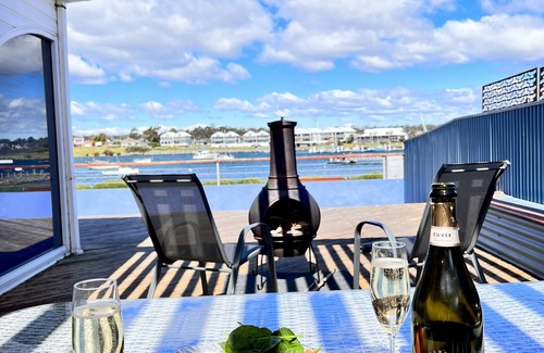 George Town Apartment | Waterfront Studio RM/Ensuite/BBQ/Fire Pot/Stunning Views/Secure Parking