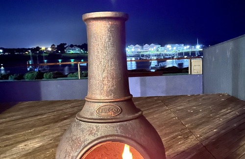 George Town Apartment | Waterfront Studio RM/Ensuite/BBQ/Fire Pot/Stunning Views/Secure Parking