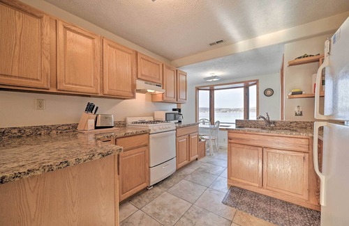 Suttons Bay Cottage | Waterfront Suttons Bay Cottage w/Fire Pit!