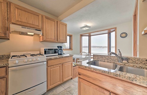 Suttons Bay Cottage | Waterfront Suttons Bay Cottage w/Fire Pit!