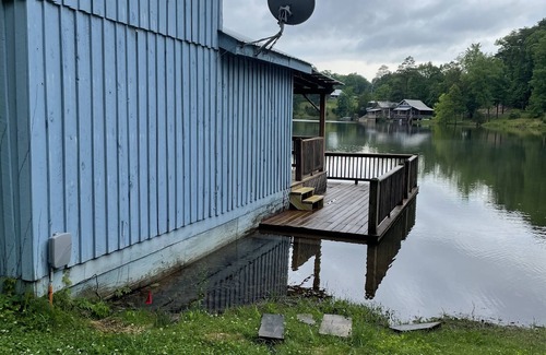 Rising Fawn Cabin | Waterfront Tiny Fishing Cabin -30 minutes from Chattanooga