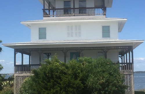 Emerald Isle House | WATERFRONT! Tranquility bytheSea, CShoreBeachHome, Across from Beach onthe Sound