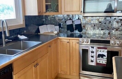 Ucluelet Apartment | Waterfront Ucluelet Harbour Lodging