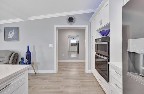 Marathon Villa | Waterfront Villa: Serene Escape!