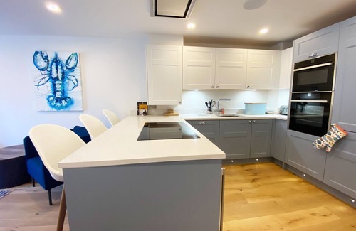 Newquay Apartment | Watergate View 2 is a 2 bed brand new coastal apartment in Porth