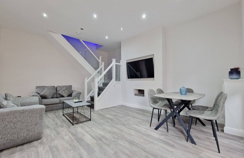 South Shore Apartment | Waterloo Apartment by DYSA Living