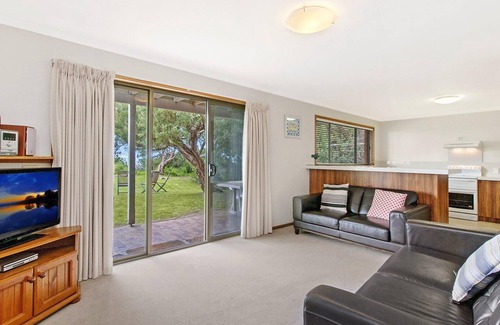 Port Fairy Apartment | Waters Edge - affordable beachfront apartment