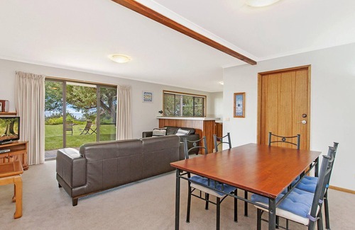 Port Fairy Apartment | Waters Edge - affordable beachfront apartment