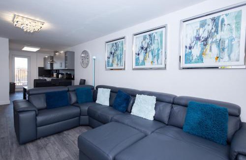 Clayton Apartment | Waters Edge