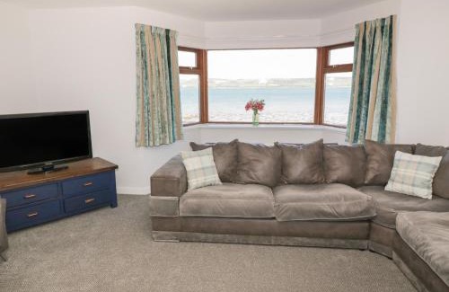 Stranraer House | Waters Edge