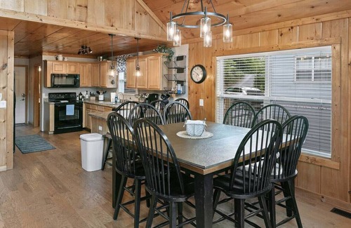 Flat Hollow Marina Cabin | Waters Edge Lakefront w/Kayaks, Fire Pit and Dock