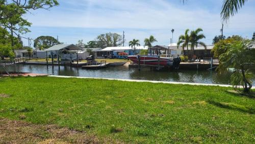 Pleasure Isles House | Waterside Serenity