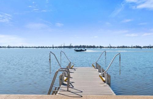 Yarrawonga House | Waterview Place Holiday House