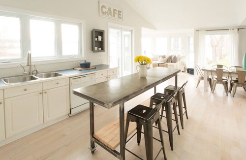 Waupoos House | Waupoos Beach Commons: Beach Front House & Chalet