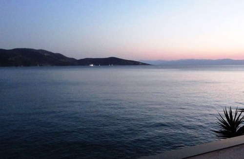 Salamis House | Wavedance Accommodation (Artemis)