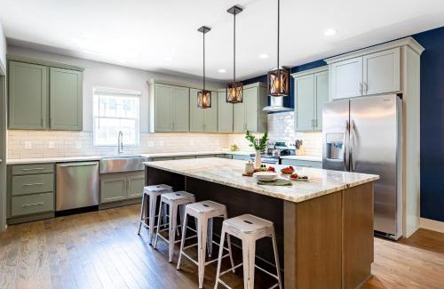 Historic Waverly Apartment | Waverly by AvantStay Nashville-Inspired Townhome w Luxury Kitchen Pool Table