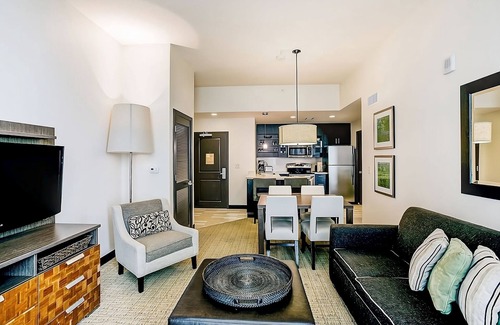 Northeast Virginia Beach Hotel | Waves and Sunshine Await! Oceanfront Stay w/Pool and Full Kitchen