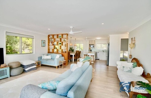 Woodgate House | Waves at your Back Door on Theodolite Creek Drive