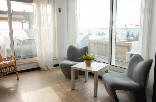 Praia de Faro Apartment | Wax Suite Life is a beach