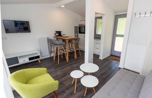 Waxweiler House | Waxweiler Green Hideaway