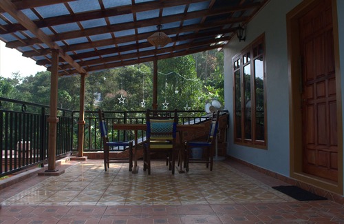 Mananthavady House | Wayanad Homestay in a serene location entire first floor of a Villa with privacy