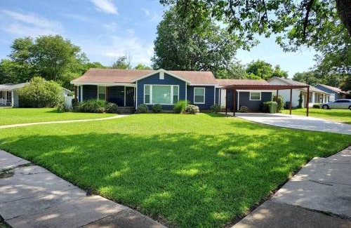 Brookview House | WAyCOol House, 3.4 miles to Magnolia or Baylor U!