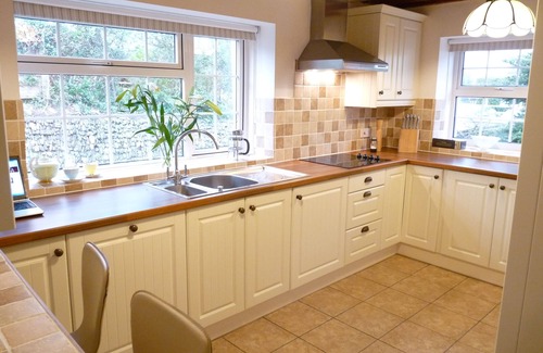 Crantock Cottage | Waylands cottage with gardens, parking for 3 cars - in Crantock village