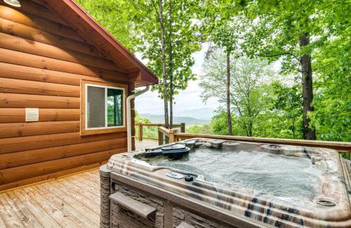 Waynesville House | Waynesville Romantic Hideaway with Private Hot Tub