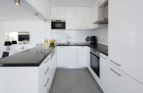 Pirgi Villa | We are Nikos and Litsa, passionate about travelling.