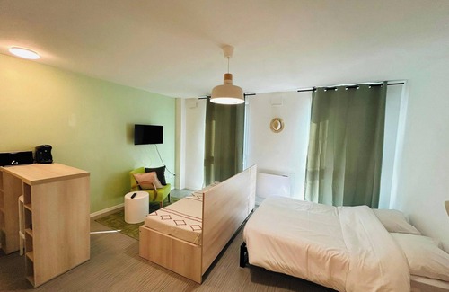 Barbatre Apartment | We Live In R - Suite 303