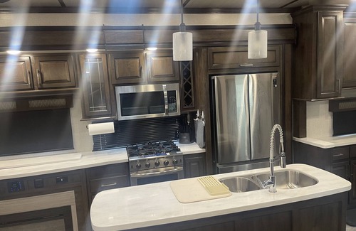 Buna RV Rental | We tow to your Destination within 75 Miles of Buna TX. 77612