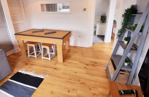Jesmond Apartment | Week2Week Hosted Jesmond Loft