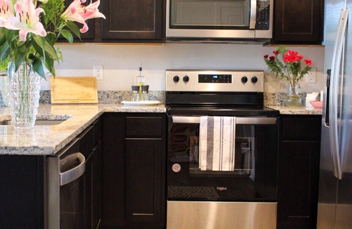 Luray House | ~Weekly 20% Off~ Mountain Whispers -Modern Chic w/Lux Beds, Dedicated Workspace