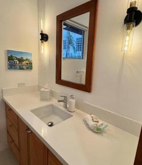 Caye Caulker Hotel | Weezie's Ocean Front Hotel and Garden Cottages