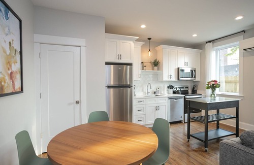 Chestnut Hill House | WeHo 3 Story Townhome 2 of 4 w/Balcony WALKABLE! 8 mins drive to BRDWY!